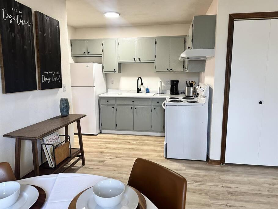 Capital Suite On 6Th Street - King Bed / Downtown! Springfield Buitenkant foto